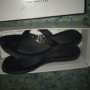 Guess flip flops